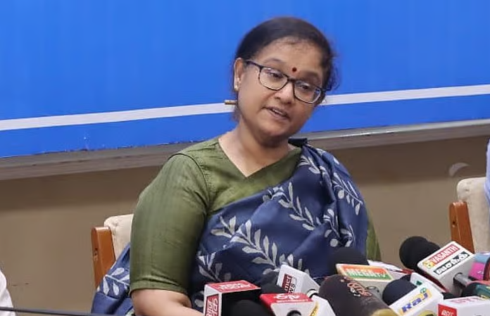 தமிழக சட்டமன்றத் தேர்தலில் பறக்கும் படையினரால் பறிமுதல் செய்யப்பட்ட ₹1,805 கோடி ரொக்கம் மற்றும் பரிசுப்பொருட்கள்.