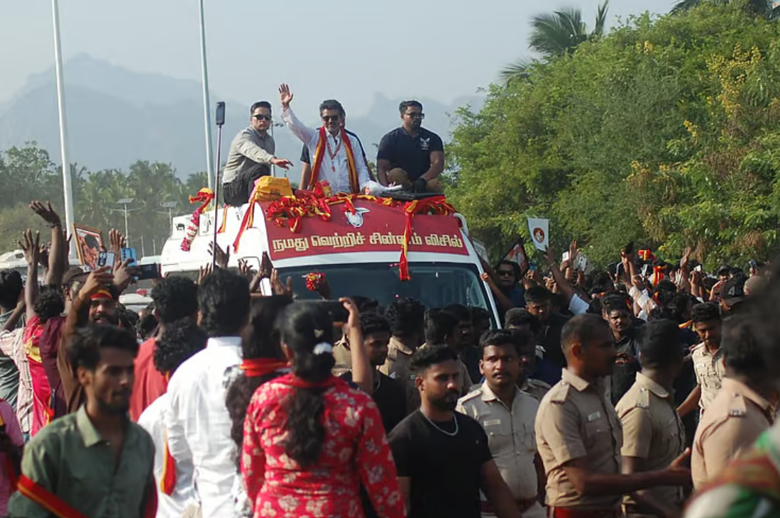 தமிழக வரைபடத்துடன் AI தொழில்நுட்ப அம்சங்கள் இணைந்துள்ளன.