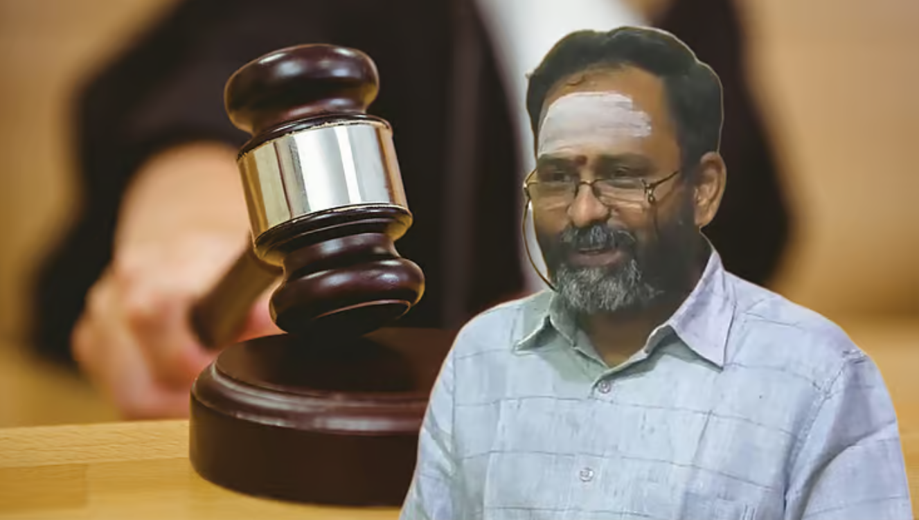 நீதிமன்ற சுத்தி மற்றும் நீதி புத்தகம்.