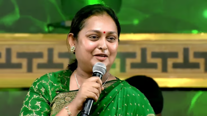திண்டிவனம் தேர்தல் பரப்புரையில் அனல் பறக்கும் விவாதம் செய்யும் நடிகை விந்தியா.