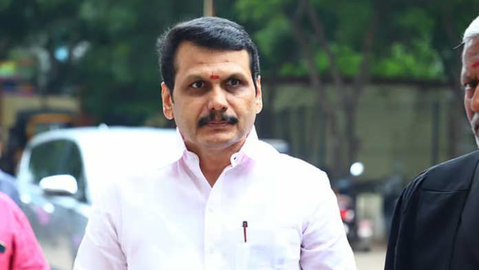கோவை தெற்கு தொகுதியில் வேட்புமனு தாக்கல் செய்த செந்தில் பாலாஜி பத்திரிகையாளர்களைச் சந்திக்கிறார்.