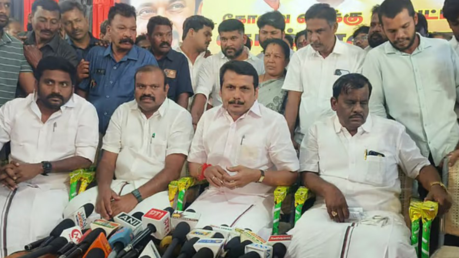 கோவையில் உள்ள ஒரு நவீன மேம்பாலத்தின் வான்வழிப் பார்வை.