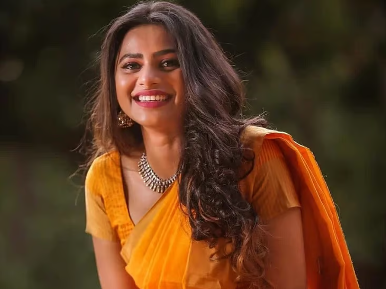 ஆடுகளம் சீரியல் போஸ்டர் - நடிகர்கள் அதிருப்தி.