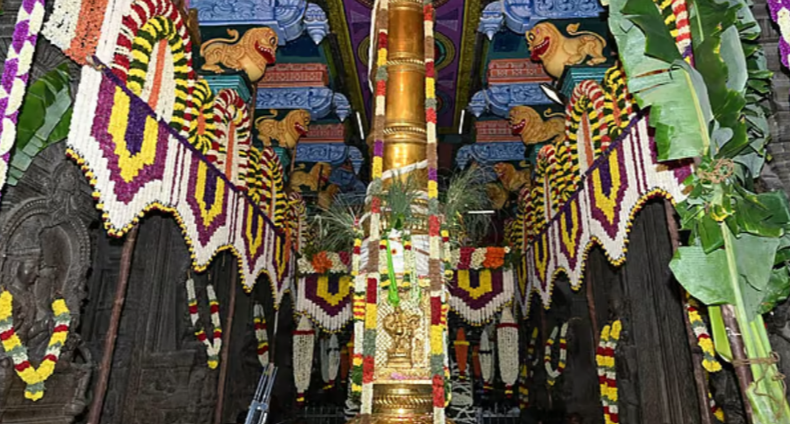 கள்ளழகர் வைகை ஆற்றில் இறங்கும் வைபவம்