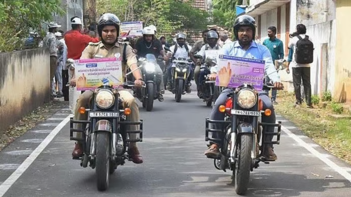 திண்டுக்கல் மாவட்ட ஆட்சியர் சரவணன் மற்றும் எஸ்.பி. பிரதீப் வாக்காளர் விழிப்புணர்வு இருசக்கர வாகனப் பேரணியில் பங்கேற்றனர்.