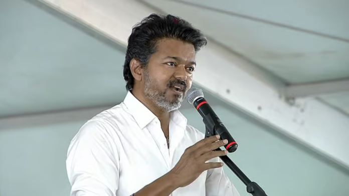 திருநெல்வேலியில் பொதுக்கூட்டத்தில் பேசும் தமிழக வெற்றி கழக தலைவர் விஜய், மக்கள் கூட்டம்.