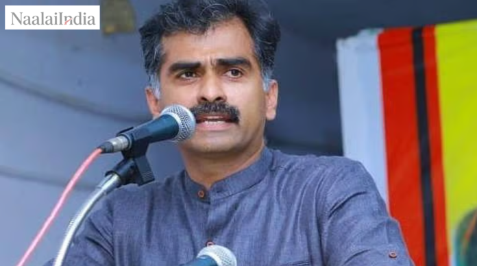 தமிழ்நாடு ஆளுநர் ராஜேந்திர விஸ்வநாத் அர்லேக்கருடன் தவெக தலைவர் விஜய் சந்திப்பு.