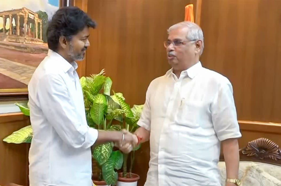 விஜய் ஆளுநரைச் சந்திப்பு.