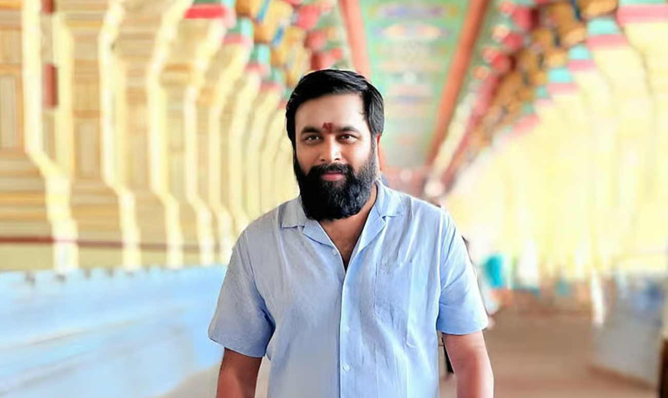சசிகுமாரின் புதிய பன்முகப் பாத்திரங்கள்.