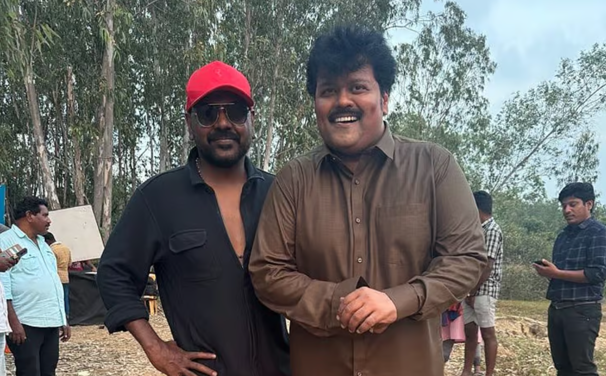 ராகவா லாரன்ஸின் முனி மற்றும் காஞ்சனா பட வரிசையின் போஸ்டர்கள்.