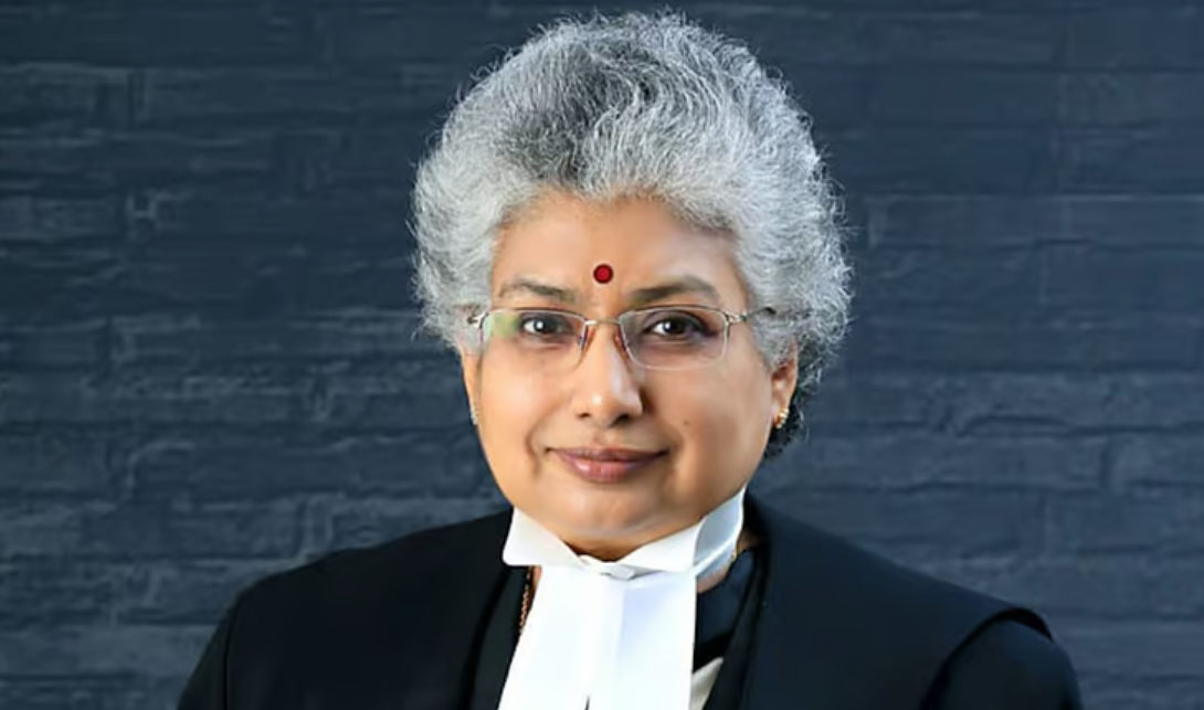 நீதிமன்றத்தில் நீதிபதி.