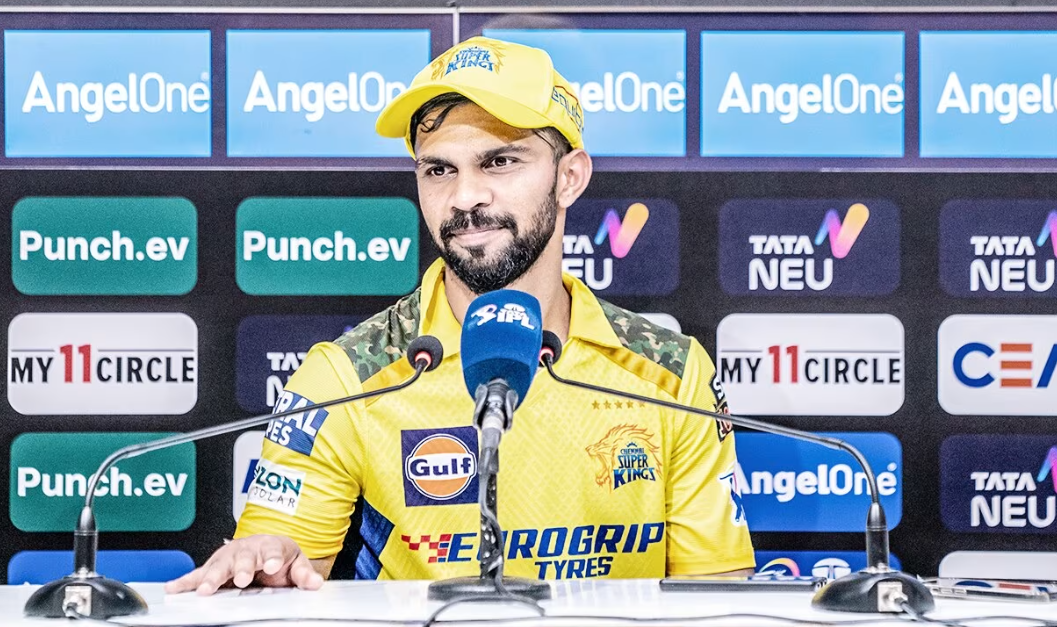 ருதுராஜ் கெய்க்வாட் பத்திரிகையாளர் சந்திப்பில் அமைதியாகப் பேசுவது.