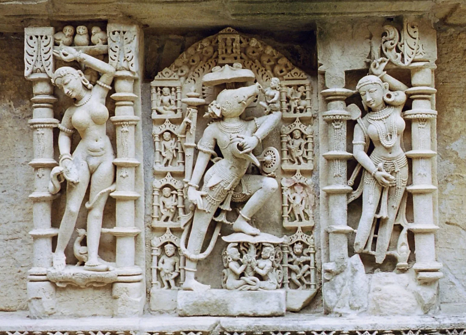 வாசுகி நர்த்தனர் சந்நிதி சிற்பம்