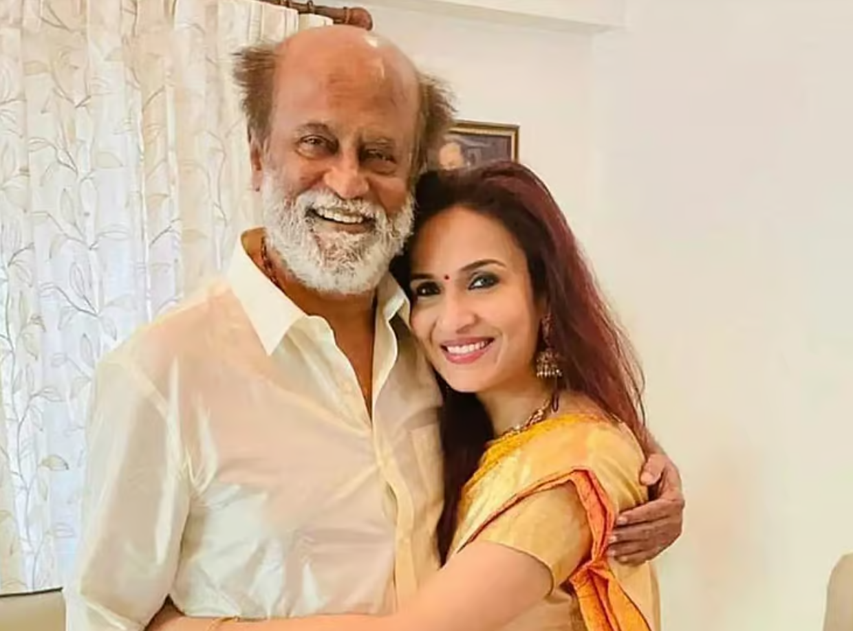 சௌந்தர்யா ரஜினிகாந்த் மின்சார ஆட்டோவை வழங்குகிறார்.
