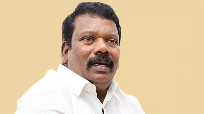 தமிழக காங்கிரஸ் தலைவர் செல்வப்பெருந்தகை கோவையில் செய்தியாளர் சந்திப்பில் பேசுகிறார்.