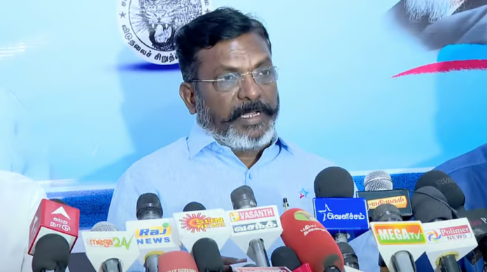 தொல். திருமாவளவன் செய்தியாளர் சந்திப்பில் தேர்தல் சூதாட்டம் குறித்துப் பேசுகிறார்.