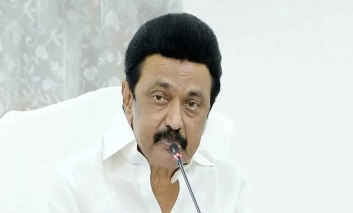 உயர்த்தப்பட்ட வணிக எரிவாயு சிலிண்டர் விலையால் அதிர்ச்சி அடைந்த சிறு உணவக உரிமையாளர் ஒருவர்